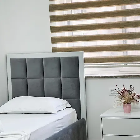 Apartment Komuna Parisit New Tirana