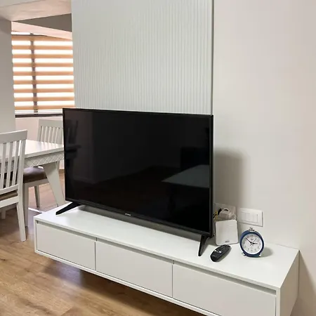 Apartment Komuna Parisit New *