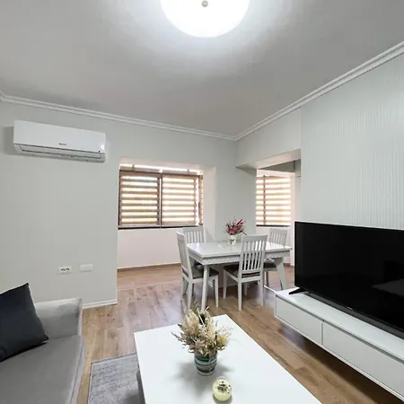 Komuna Parisit New Apartman