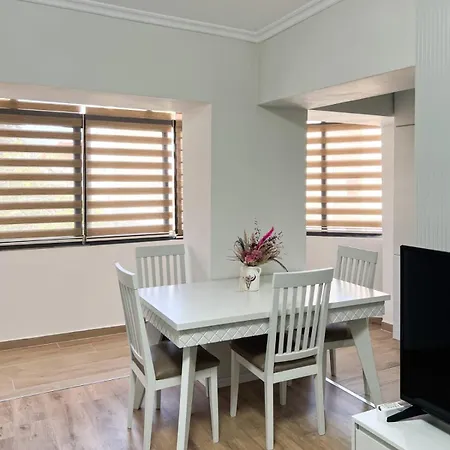 Komuna Parisit New * Tirana