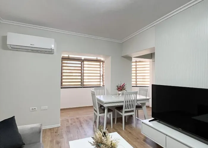 Komuna Parisit New Apartman