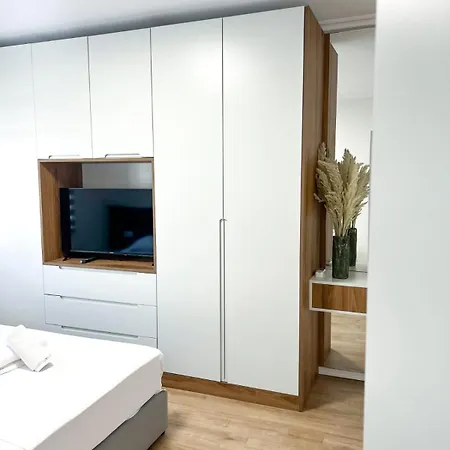 Apartamento Komuna Parisit New *