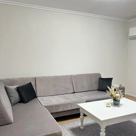 Apartament Komuna Parisit New