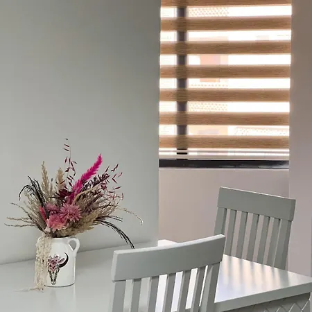 Apartament Komuna Parisit New *