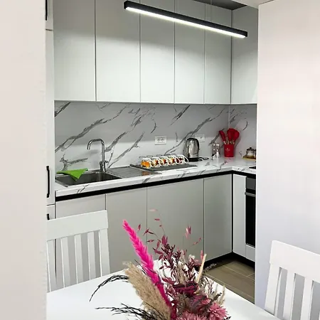 Apartament Komuna Parisit New